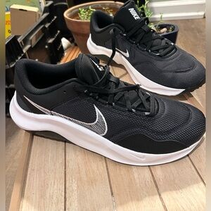Men’s Nike Legend Essential 3 Size 11 Sneakers // BRAND NEW WITH BOX//NWT